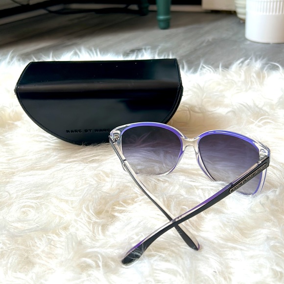 Summer sunnies, perfect for the beach! - Picture 4 of 4